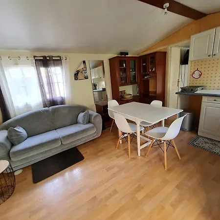 Campsite Du Val De L'eyre *