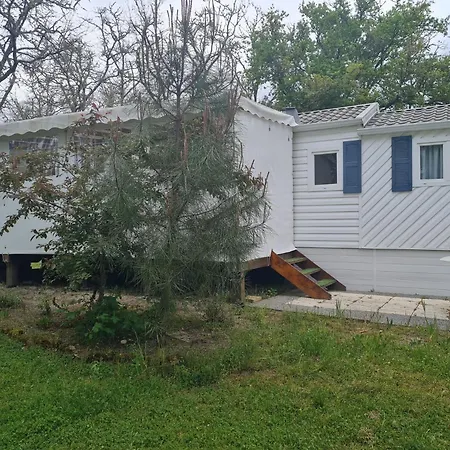 Campsite Du Val De L'eyre *