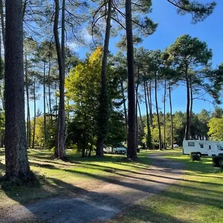 Campsite Du Val De L'eyre *