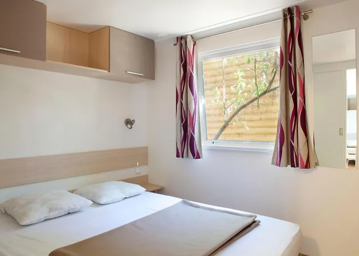 Du Val De L'eyre 营地 萨莱