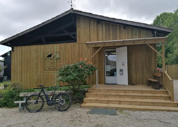 Du Val De L'eyre 营地