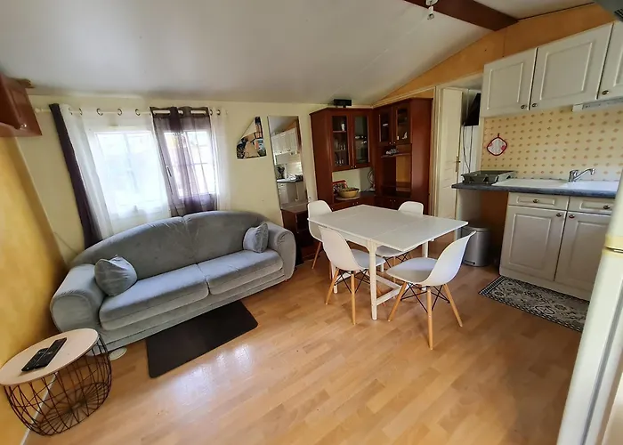 营地 Du Val De L'eyre *