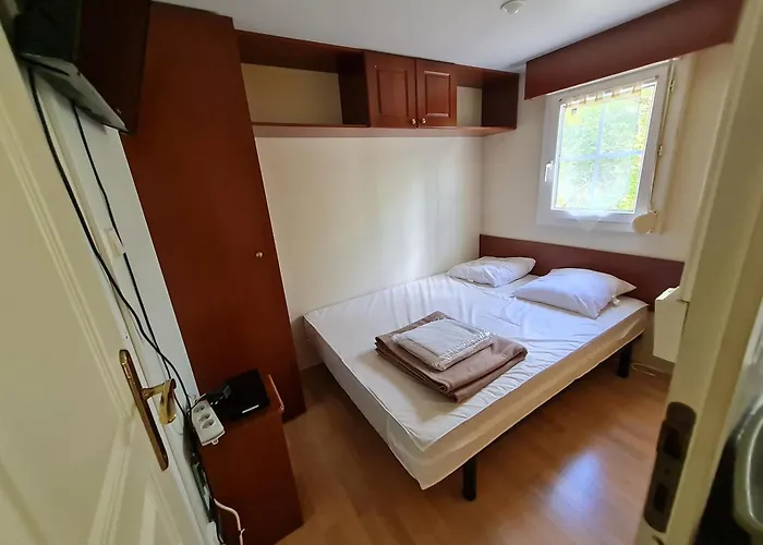 Du Val De L'eyre 营地 萨莱