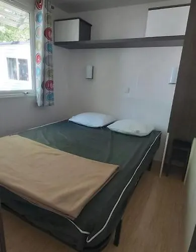 Du Val De L'eyre 营地