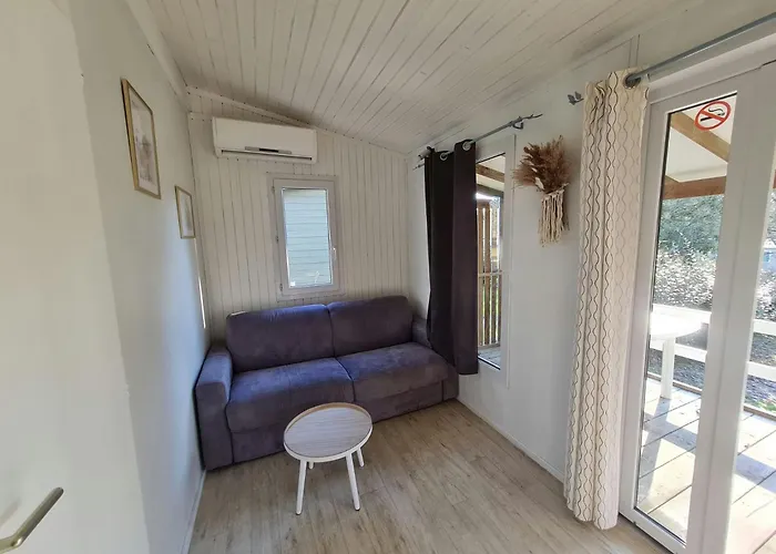 Du Val De L'eyre 营地 *